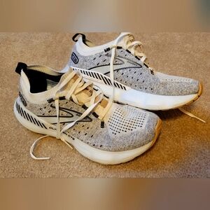 Gently used Brooks Glycerine 20 Stealth Fit